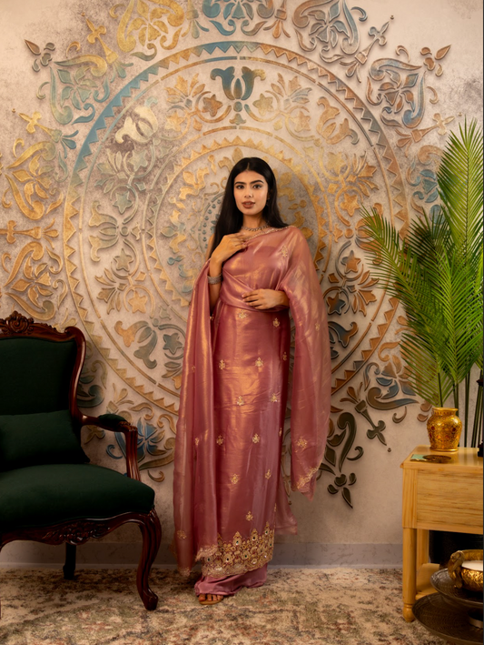 Romantic mauve suit set in shimmer organza with a smooth cosmos-silk pant