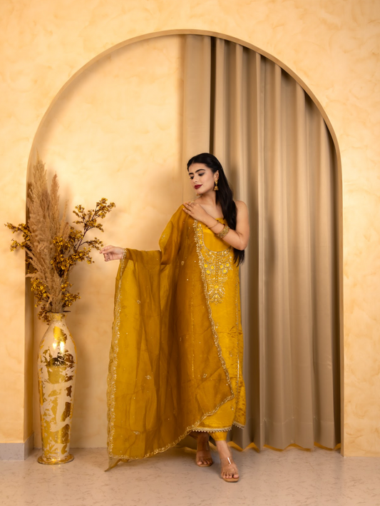 Rich opada-silk separates paired with a breezy muslin dupatta