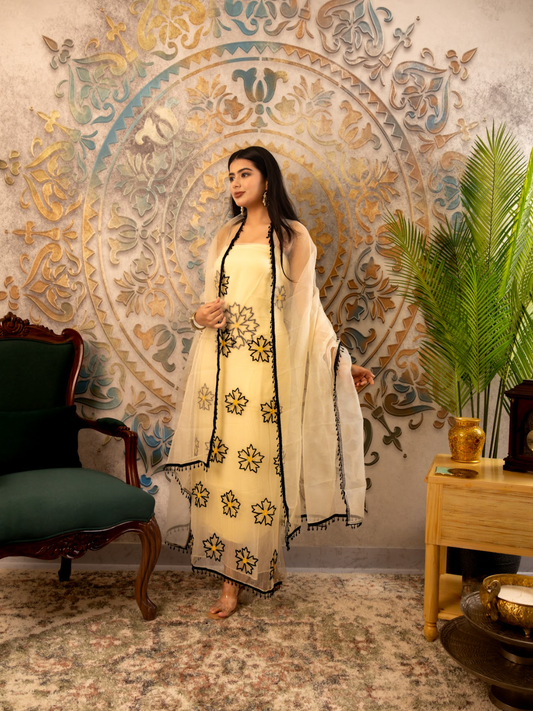 Clean crepe suit set elevated with a soft chinnon dupatta